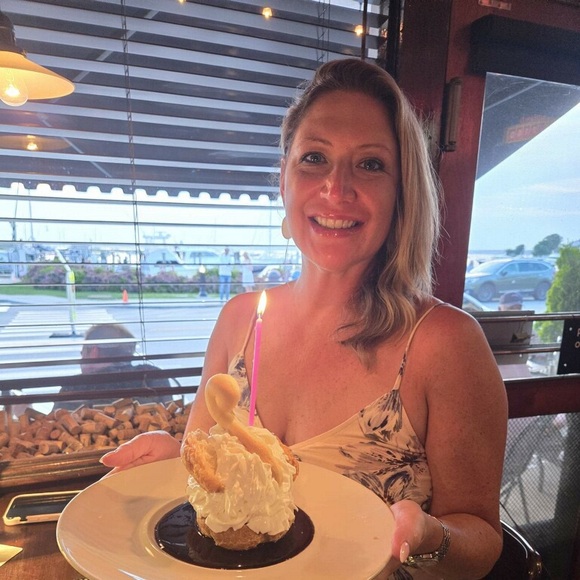 Meet your Posher, Gretta - Picture 1 of 1